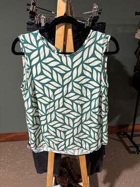 More & More Green and White Leaf Print Sleeveless Tie-Back Blouse Size 38